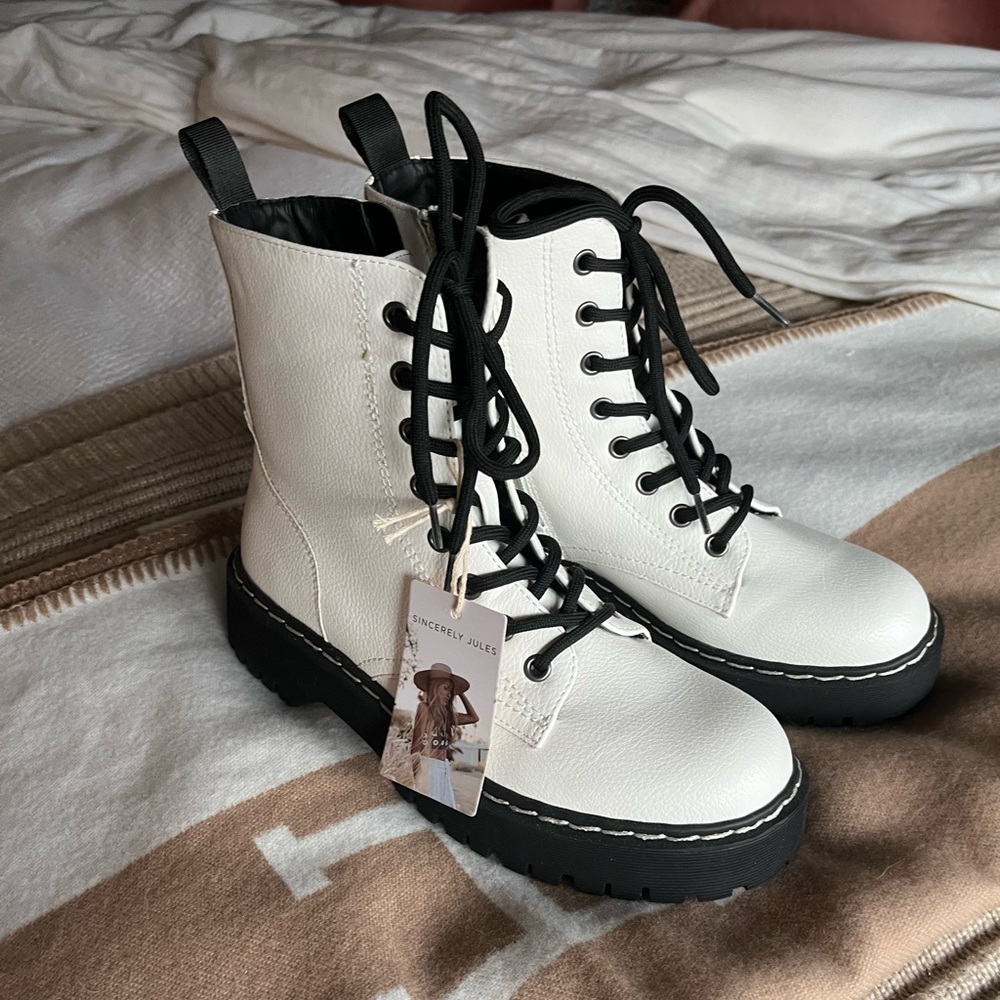Sincerely Jules white & black boots